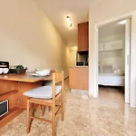 Plaza Apartment *